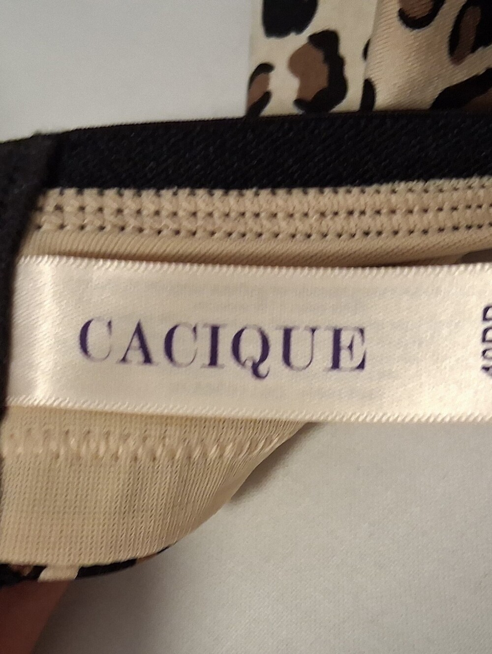 Cacique Leopard Print Padded Bra with Black Straps, 40DD - Picture 3 of 3